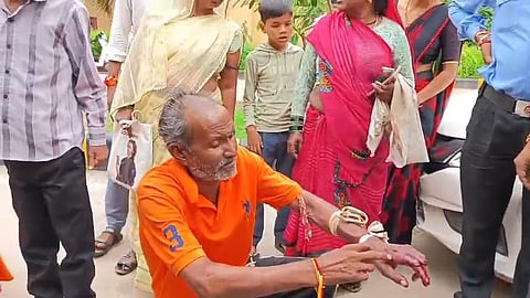 Snake Charmer Arrives at Gwalior Hospital with a Cobra