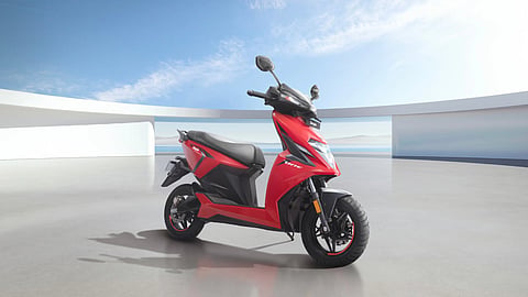 Simple Wave electric scooter launched with a 243 km range and 70-liter storage srs13
