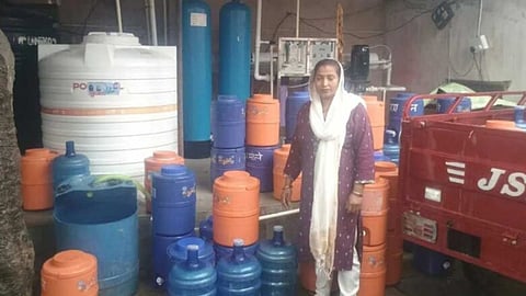 CM Yuva Scheme Empowers Etawah Woman Entrepreneur to Build Successful Water Plant Business