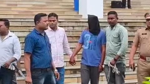 amravati sharvari hadke murder case rajapeth police protest