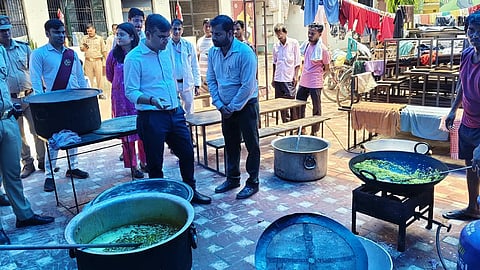 Varanasi DM Satyendra Kumar Inspects Flood Relief Camps Reviews Food and Medical Facilities