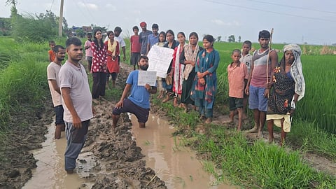 Ballia Road Protest Girls Demand Road Construction No Road, No Vote Slogan
