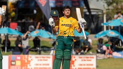 Pretorius's explosive century; South Africa beat Namibia by 11 runs, move to the top of the T20 tri-series.
