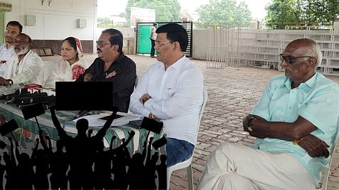 gondia railway land acquisition farmers protest Ncompensation
