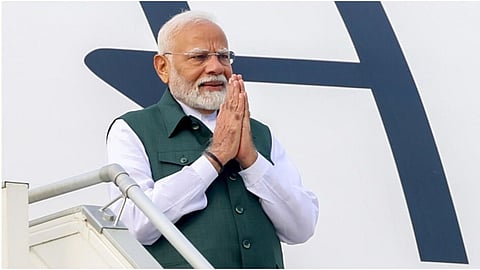 pm modi mumbai vadodara visit 35000 crore projects
