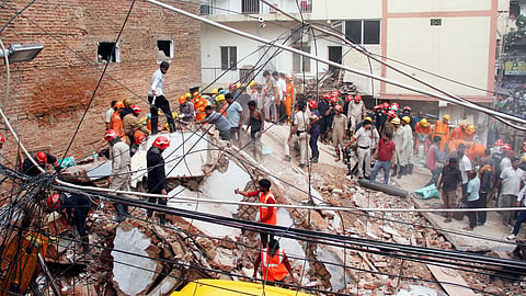 delhi satya niketan building collapse
