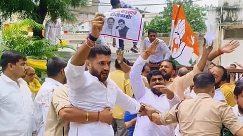 Youth Congress Protest Outside Deputy CM Rajendra Shukla’s Residence