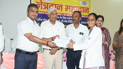 Prayagraj DM Manish Kumar Verma and Wife Pledge Eye Donation, 708 People Join Campaign