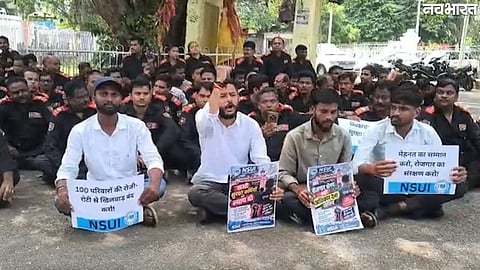 Security Guards Removal NSUI Protest Gate 1