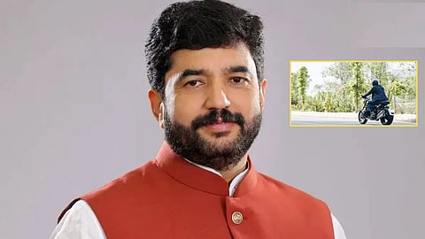 Union Minister Murlidhar Mohol and a motorcyclist