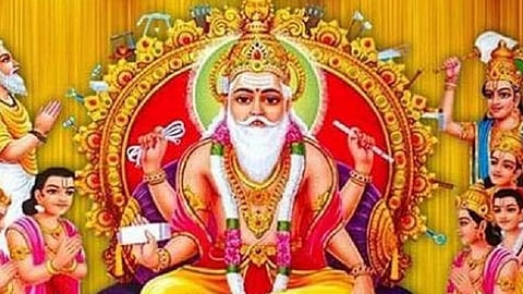 Vishwakarma Puja Par Auzaaron Ki Puja
