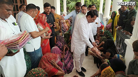 Aidal Singh Kansana Distributes Sarees And Ration On PM Modi Birthday