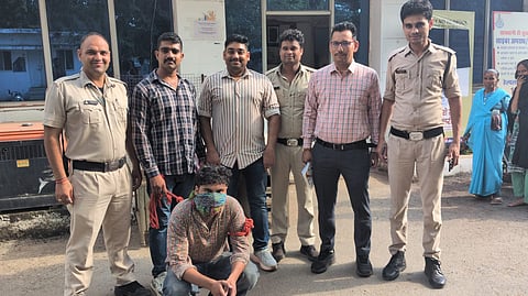 अश्लील वीडियो डिलीट करने का झांसा देकर महिला से दुष्कर्म, आरोपी प्रेमी और उसकी मां दिल्ली से गिरफ्तार