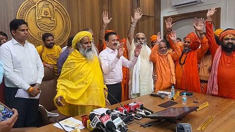 Nashik Trimbakeshwar Kumbh Meeting Dispute Over Crown