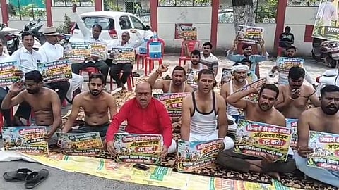 Farmers protest against Ahilya Path project outside