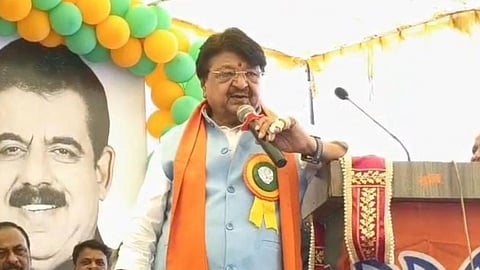 Kailash Vijayvargiya speaking  with BJP woman councillor