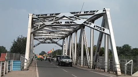 Over 60 Year Old Railway Overbridge in Agra Raises Safety Concerns