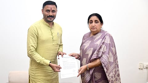 varud morshi drought dcm sunetra pawar directs crop damage assessment