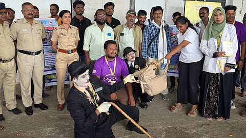 chhatrapati sambhajinagar railway police street play awareness campaign