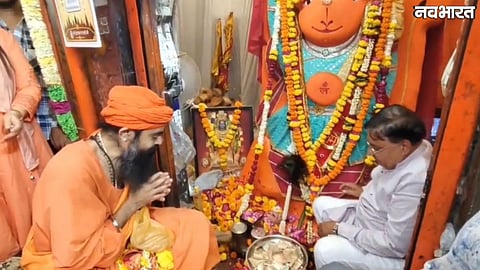 Sant Bam Bam Bhola visits Khade Hanuman in Ujjain