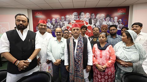 Akhilesh Yadav Meets Ayodhya Demolition Victims, Demands Compensation Affected Families