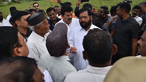 Akola Drought Eknath Shinde Visit Farmers