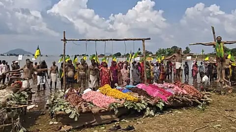 Panna displaced villagers staging Suli Satyagraha