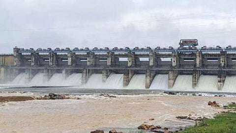 10 Gates of Gangrel Dam Opened