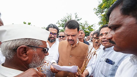 washim drought like situation fadnavis crop damage farmer compensation