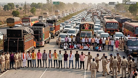 Latur Ganesh Visarjan Highway Blockade DJ Dispute