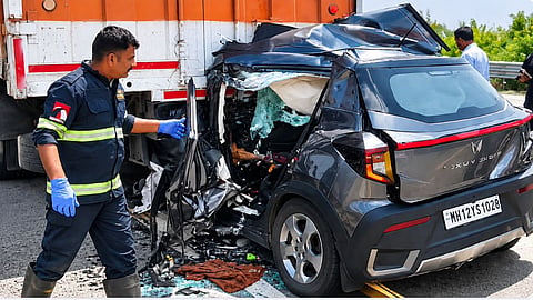 samruddhi mahamarg xuv container accident 3 dead