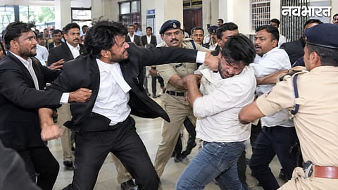 Fistfight and Kicking Brawl Between Lawyer and Young Man at Bilaspur Collectorate