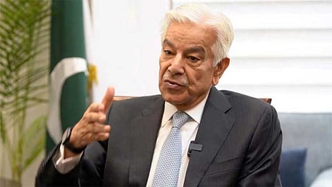 Khawaja Asif Afghan Journalist Threat Gesture