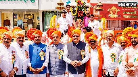 Chhatrapati Sambhajinagar Ganesh Visarjan Political Display Idols