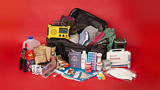 Emergency kit disaster me 10 jaruri cheezein.