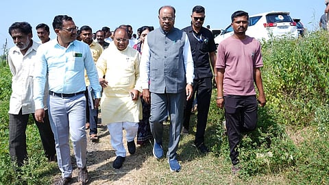 wardha drought farmers crop loss bawankule field inspection