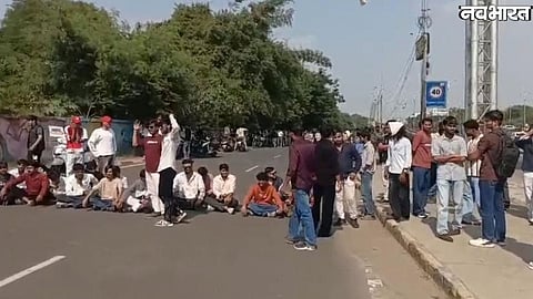 Karni Sena stages protest outside Holkar Science College