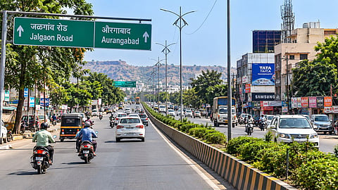 chhatrapati sambhajinagar 300 crore service road project fund