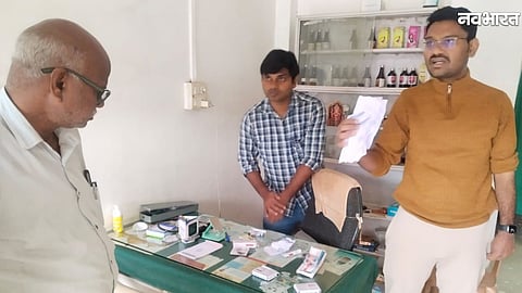 Dindori administration seals an illegal clinic in Shahpura