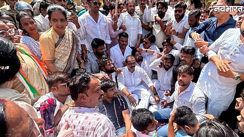 Indore Congress workers protest at collector office