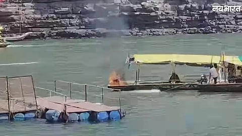 Boat engine catches fire in Narmada River at Omkareshwar