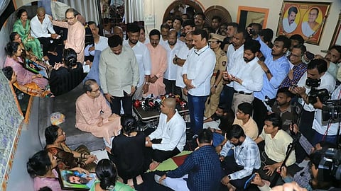 uddhav thackeray meets pradeep purnekar family  thane
