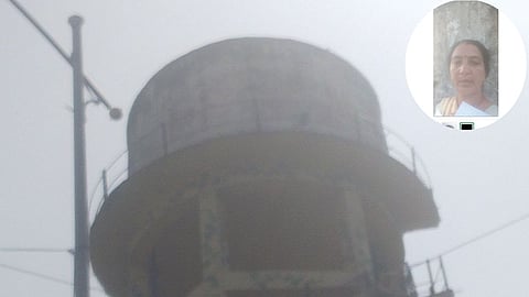 Prayagraj Land Dispute: Woman Rights Organisation Leader Climbs Water Tank Seeking Removal of Alleged Encroachment