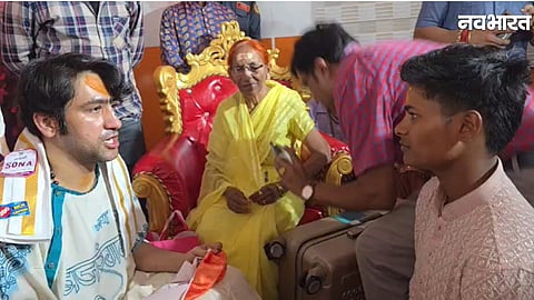 Indian cricketer Kranti Goud offering prayers at Bageshwar Dham