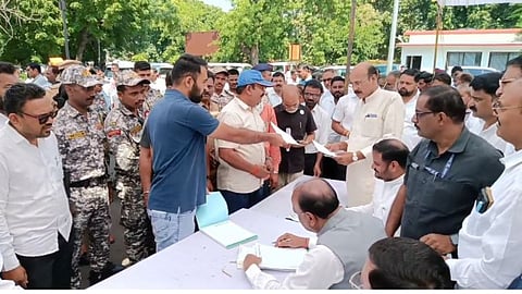 akola farmers empty letter bawankule satbara protest