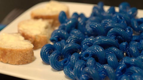 Blue pasta recipe butterfly pea flower garlic butter. 