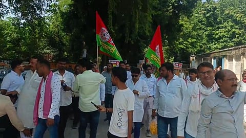 Fatehpur Police Book 11 Named SP Leaders, 25 Others Over Effigy Burning Protest