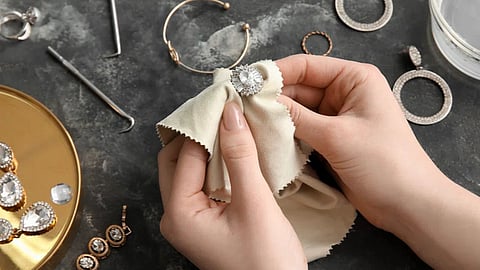 Jewellery care tips prevent jewellery from tarnishing.