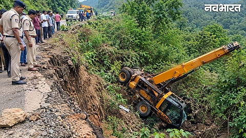 Accident during Bharatmala road construction in Kanker; crane falls into deep gorge, driver dies