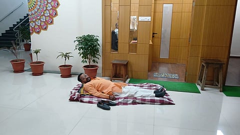hinganghat retired employee 16 lakh payment protest